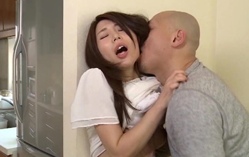 【篠田あゆみ】「嫌っちょっとヤメてよっ！」俺に抱かれたいんだろ？あいつのちんこは糖尿で役に起たないからな！