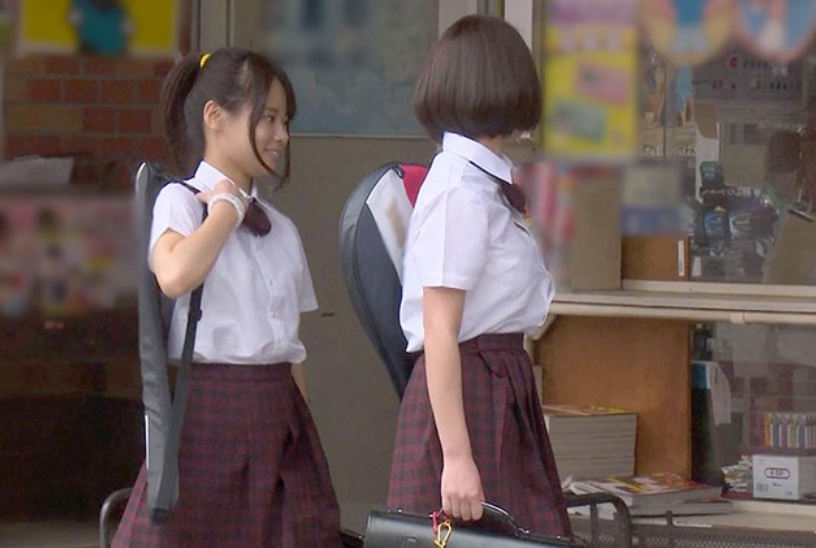 「あ～気持ちい中に出すぞっ」極太とちんこにガンガン突かれてパイパンまんこにタップリ中出しされちゃう美少女JK