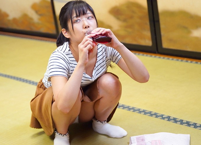 【河奈亜依 前乃菜々 枢木あおい】「ねぇねぇおじさん」温泉宿に突如現れ中年オヤジのちんこを痴女りザーメン摂取する美少女痴女